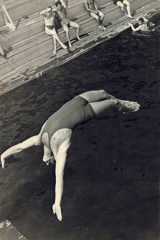 Alexandre Rodtchenko Plongeon, 1934 Tirage gélatino-argentique de l’auteur, 58,3 x 39 cm Moscou, Multimedia Art Museum (MAMM)