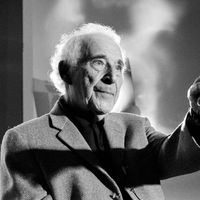 Le peintre Marc Chagall au musée qui lui est consacré, le Musée du Message biblique à Cimiez, à Nice.