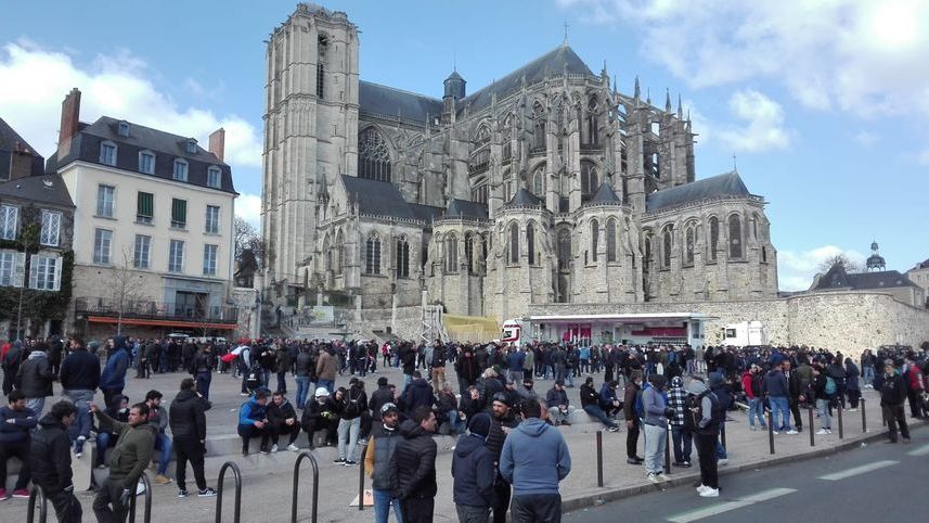 Manifestation des forains dans le centre-ville du Mans.