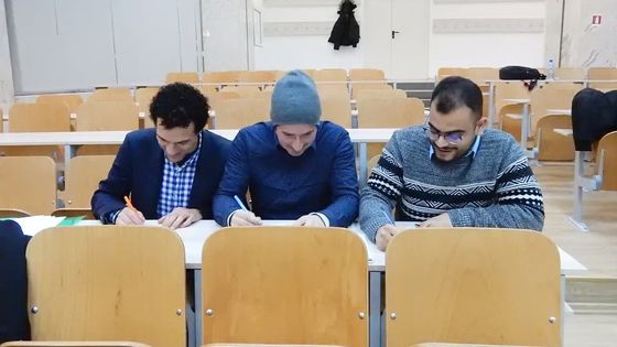 Rafic, Sébastien et Rafic : trois étudiants français en médecine à l’université internationale de Cluj en Roumanie. ©Radio France - Hakim Kasmi