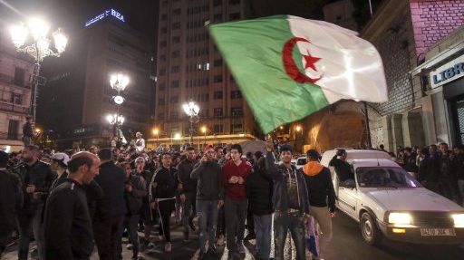 Des centaines de personnes ont manifesté, hier à Alger, contre la prolongation du 4e mandat présidentiel d'Abdelaziz Bouteflika