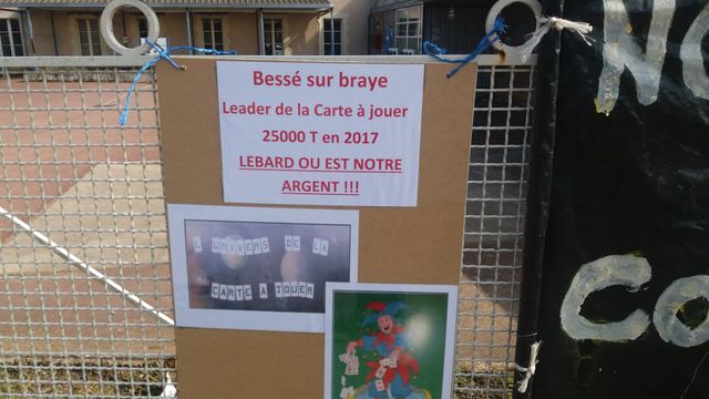 L'usine serait leader de la carte à jouer pour les casinos américains ou des cartes de type Pokemon.