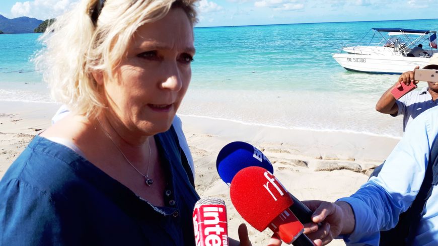Marine Le Pen en visite à Mayotte.