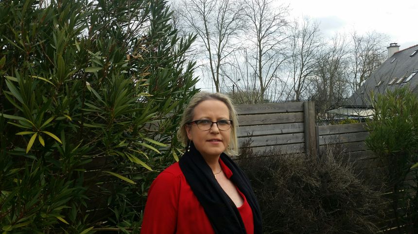 Cécile se désole que les politiques laissent à des personnes comme elle, la responsabilité de ne pas laisser des gens à la rue