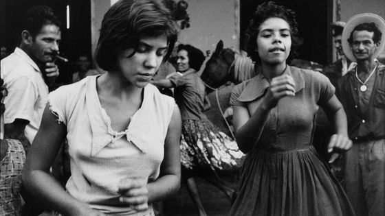 Agnès Varda, Salut les Cubains, 1963. Film 35 mm d'après photos argentiques noir et blanc, extrait de 2’11 (durée totale 30') - Agnès Varda / Ciné Tamaris