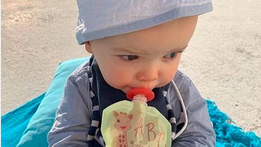 Compote de fruits pour bébé, dans une gourde réutilisable Squiz pour tendre vers le zéro déchet - compte Instagram @squizgourde