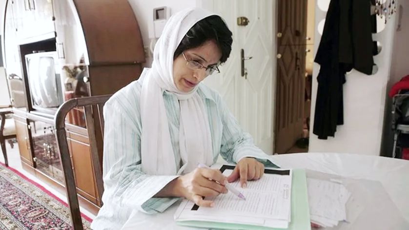 L'avocate Nasrin Sotoudeh, ici en 2013, est notamment connue pour son soutien aux Iraniennes qui se battent contre l'obligation à porter le voile en Iran. Elle a été plusieurs fois primée à l'étranger