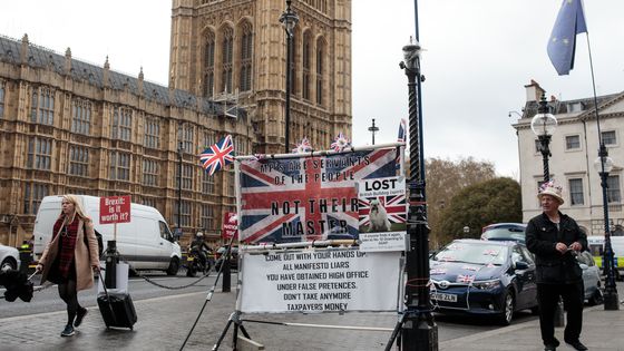 Une bannière pro-Brexit à Westminster (4 avril 2019) à Londres, Angleterre ©Getty - Jack Taylor / Intermittent