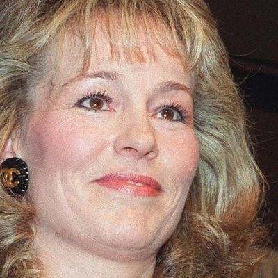23 janvier 1996 : le commissaire Martine Monteil qui dirige la Brigade criminelle de la Police judiciaire de Paris, est en charge de l'enquête sur l'accident de voiture qui a coûté la vie à Lady Diana
