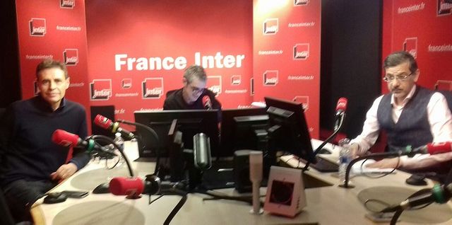 Matthieu Aron (gauche), Frabrice Drouelle et Hay Krief (droite)