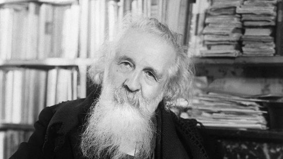 Portrait de Gaston Bachelard, photographié chez lui à Paris, le 06 novembre 1961. ©AFP
