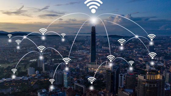 La 5G offrira un débit 9 à 20 fois plus élevé que la 4G selon les zones, une latence divisée par 5, un nombre d’objets connectés sur le même réseau multiplié par 10 ©Getty - Waitforlight