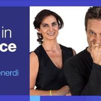 Bandeau de présentation de l'émission Viva Voce sur la Radio1 de la Rai avec la journaliste Ilaria Sotis.