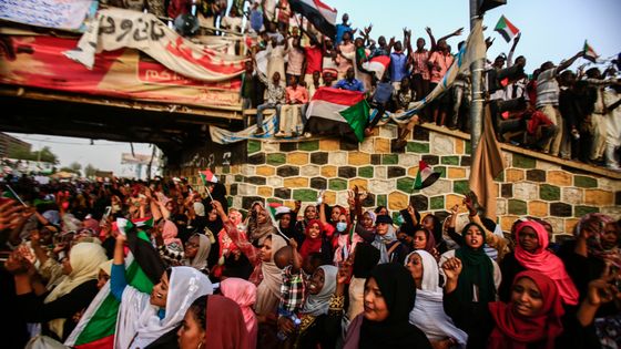 Les manifestants soudanais demandent une transition démocratique avec un pouvoir civil. ©AFP - ASHRAF SHAZLY / AFP