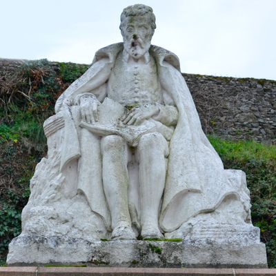 Statue Joachim du Bellay - Liré (Maine-et-Loire), prise le 2 novembre 2011