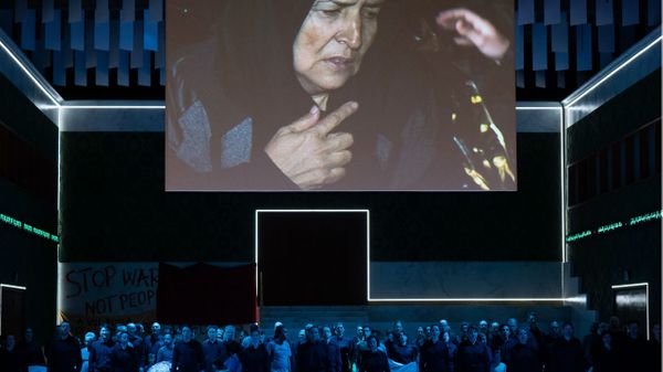 La mise en scène de Nabucco à l'Opéra de Hambourg par Kirill Serebrennikov