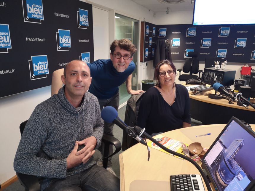 Anthony Robin coordonateur du C2A entouré de Vincent et Séverine, deux adhérents