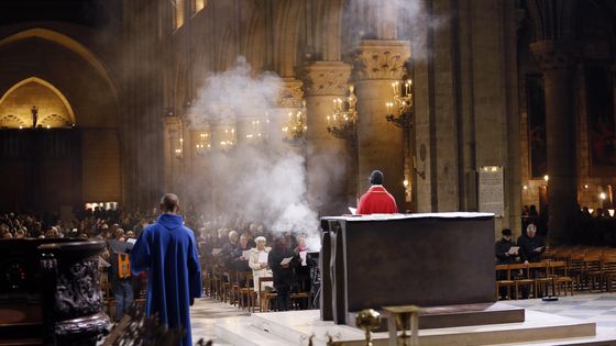 Notre-Dame de Paris, monument emprunt à la fois de religion et de politique ©AFP - Patrick Kovarik