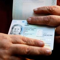 Le premier passeport ne mentionnant pas de sexe a été délivré aux Pays-Bas après qu'un tribunal eut décidé plus tôt en 2018 qu'un troisième sexe, ni masculin ni féminin, devait être reconnu