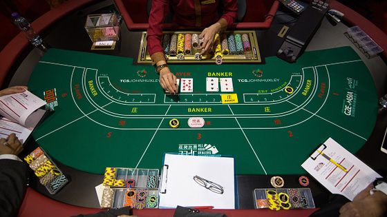 Depuis 2010, la loi a ouvert à la concurrence une offre légale dans trois domaines : les paris hippiques, les paris sportifs et le poker. ©Getty - Kwok/Bloomberg