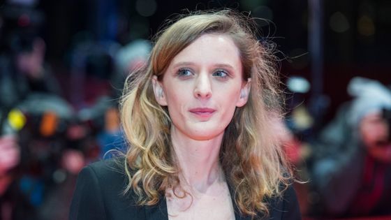 La réalisatrice Mia Hansen-Løve, au Festival du film de Berlin en 2016 pour son film "L'Avenir". ©AFP - JOHN MACDOUGALL