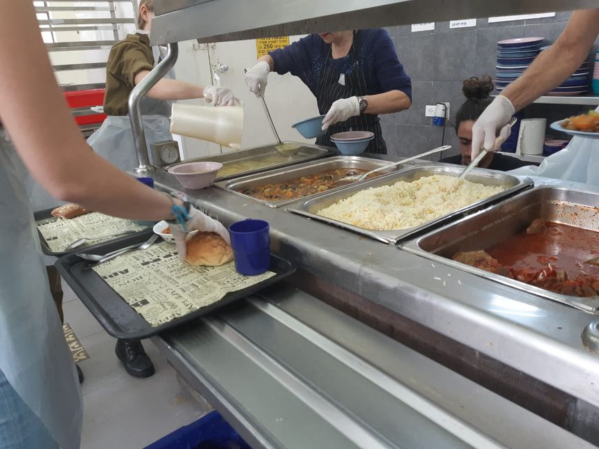 Le centre La Sova de Tel Aviv sert des repas aux plus pauvres.