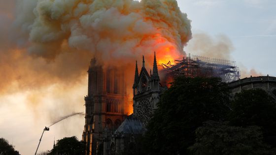 Notre-Dame de Paris ravagée par les flammes le 15/04/2019. ©AFP - GEOFFROY VAN DER HASSELT