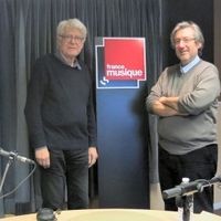 France Musique, studio 131... Le compositeur Georges Aperghis & Arnaud Merlin, producteur de l'émission (g. à d.)
