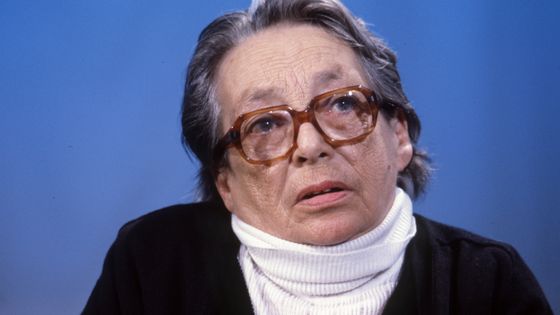 L'écrivaine française Marguerite Duras sur le plateau d'une émission de télévision à Paris en juin 1985 ©Getty - Micheline Pelletier