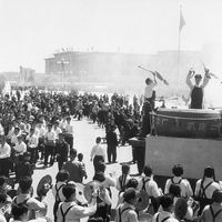 Célébration de la Fête Nationale à Beijing, place Tiananmen, en 1963.