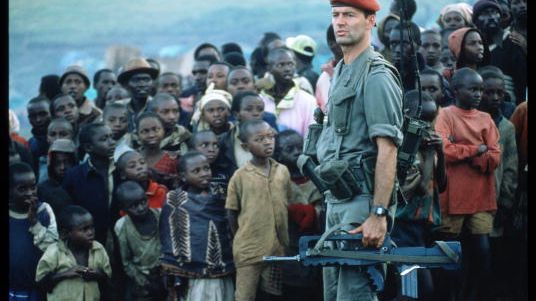 Soldat français dans le camp de réfugiés tutsi de Nyarushishi (Gisenyi, Rwanda), 24 juin 1994 ©Getty - Scott Peterson/Liaison