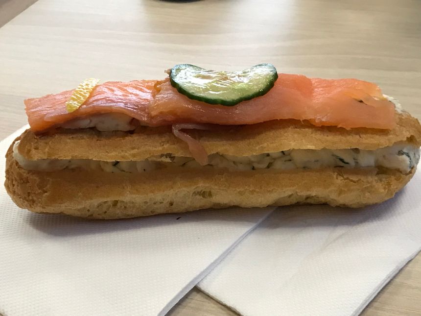 L’éclair au saumon de Yann PENVERN de "Saveurs Paysannes", traiteur à Querrien et Lanester
