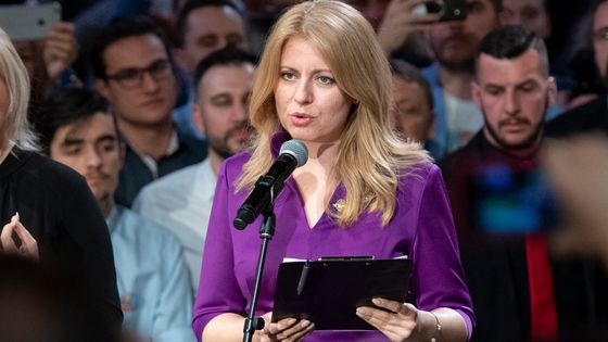 La candidate Zuzana Caputova prononce un discours à Bratislava après avoir remporté les élections présidentielles, le 30 mars 2019. ©AFP - JOE KLAMAR / AFP