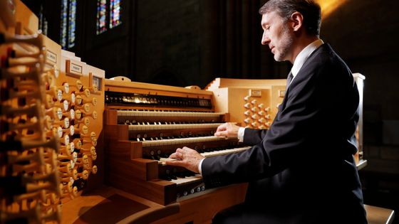 Olivier Latry à la console de l'orgue de Notre-Dame de Paris - Deyan Parouchev