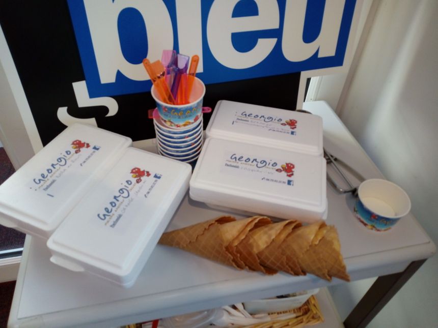 Les glaces et sorbets de Georgio servis dans des petits pots ou en cornet
