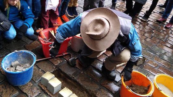 Gunter Demnig, l'artiste des stolpersteine - Zoé Sfez