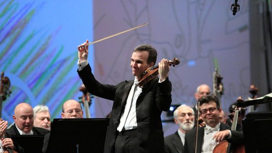 Israeli American violinist Gil Shaham performs with the Israel Philharmonic Orchestra, Tel Aviv, Israel, December 17, 2011 ©Getty - Dan Porges