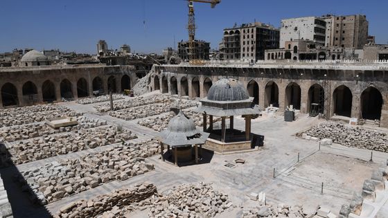 Vue sur les travaux de rénovation de la Grande Mosquée des Omeyyades à Alep, août 2018. ©AFP - George Ourfalian
