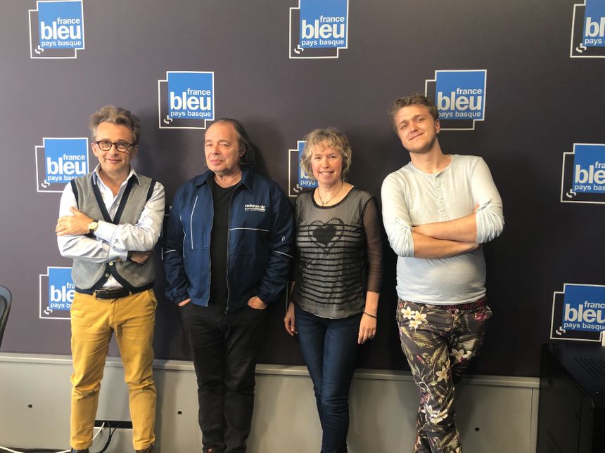 Guillaume Farré de la Maison Rouge, l'écrivain Philippe Djian, Isabelle Noguès et Simon Ains animateurs