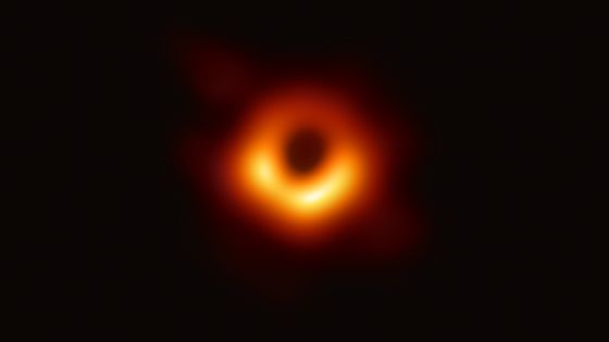 Première image d'un trou noir fournie par l'Event Horizon Telescope (EHT) ©AFP - JIN LIWANG / XINHUA