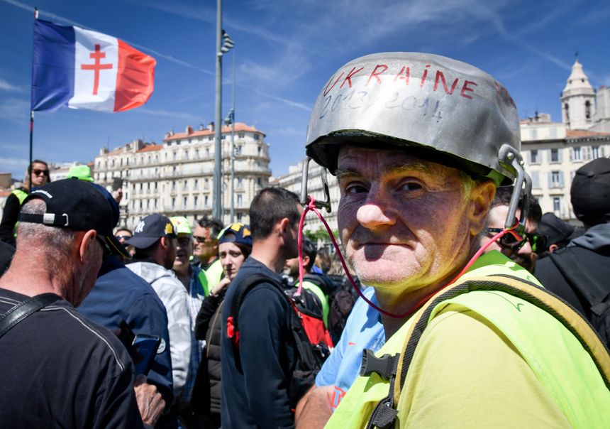 Manifestants lors de l'acte XXIV des "gilets jaunes" à Marseille