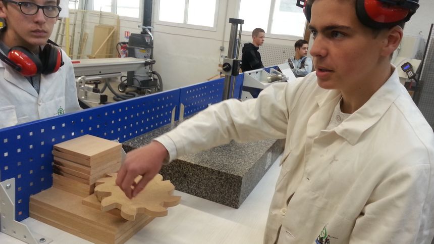 Jamy est fier d'avoir travaillé sur les engrenages de la grue de Léonard de Vinci.
