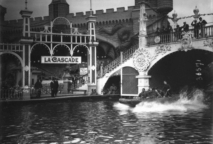 La Cascade, attraction du Magic City