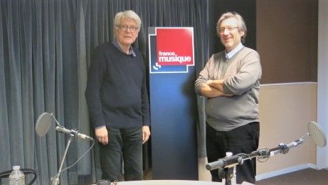 France Musique, studio 131... Le compositeur Georges Aperghis & Arnaud Merlin, producteur de l'émission (g. à d.)