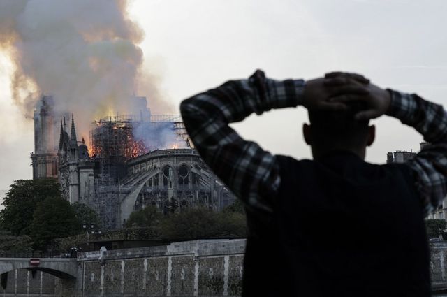 Les habitants et les touristes ont été évacués de l'île de la Cité