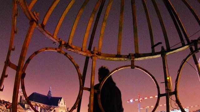 Un voyage vers l'inaccessible, dans un Paris déserté, presque fantomatique.