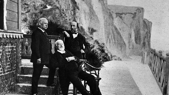1865 Victor Hugo (1800 - 1885) se repose à Guernsey. ©Getty - Hulton Archive