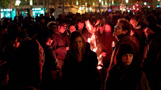 Pour son film 'L'Époque', Matthieu Bareyre a filmé, la nuit, la jeunesse parisienne de l'après-Charlie jusqu'aux élections présidentielles de 2017 - BAC Films