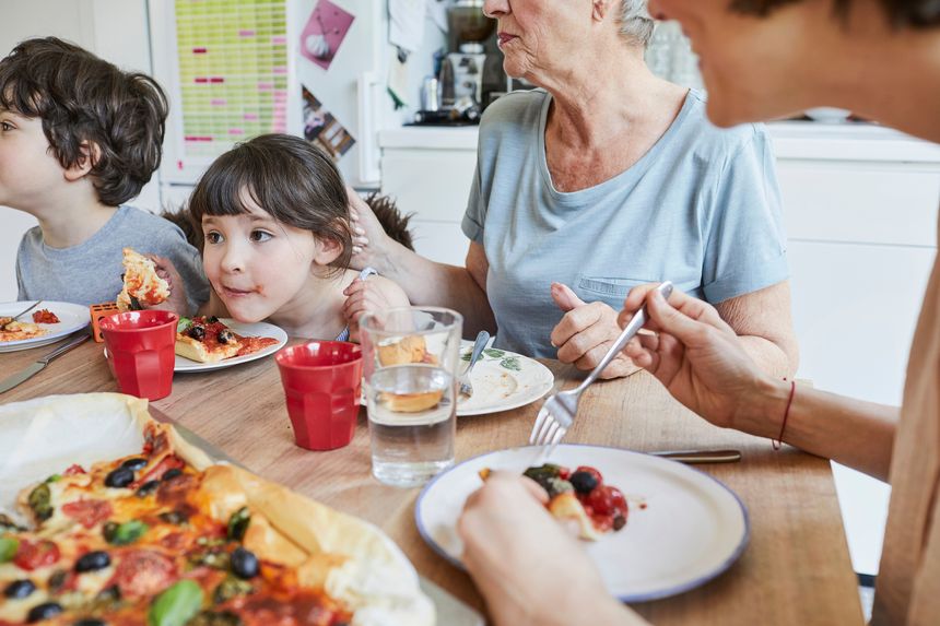 Une cantine intergénérationnelle