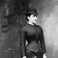 Bertha Pappenheim à 22 ans en 1882, elle est connue dans l'histoire de la psychanalyse sous le pseudonyme d'"Anna O."